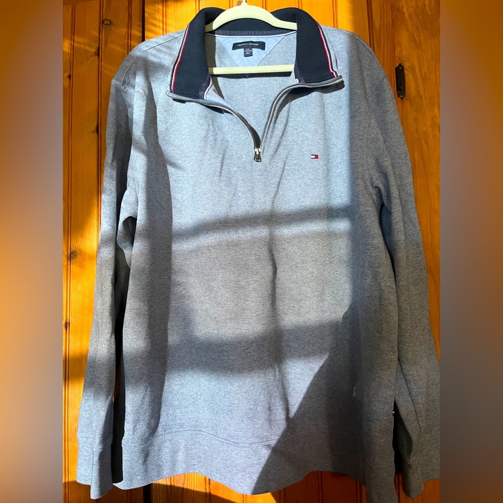 NEW Tommy Hilfiger long sleeve sweatshirt. 1/4 zip